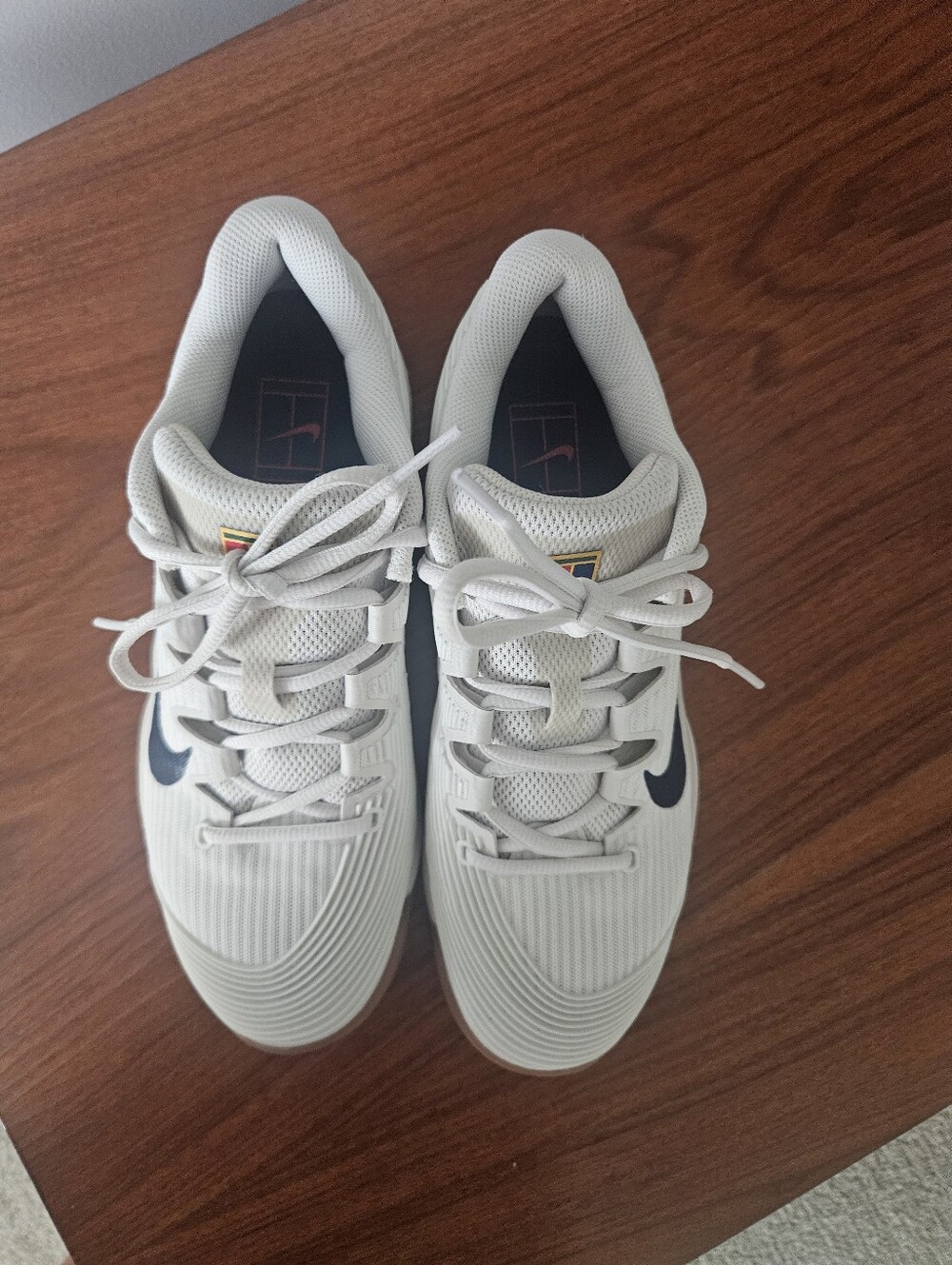 "NWOT" NIKE Court Air Zoom Vapor 12 HC tennis shoes - White and Blue And Red - Picture 3 of 6